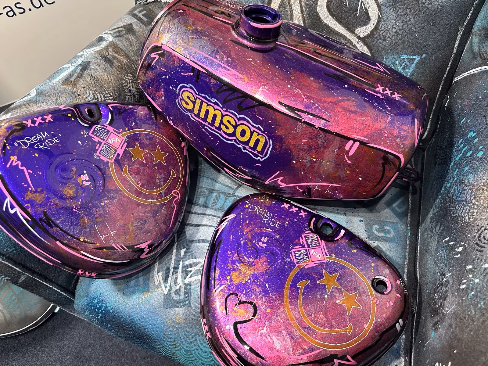 Simson Tank Set S50 S51 - „Dream Ride,“ Airbrush Comic - Style